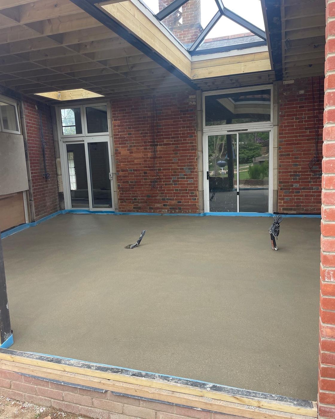 Finished screed floor in a brick extension under a roof lantern